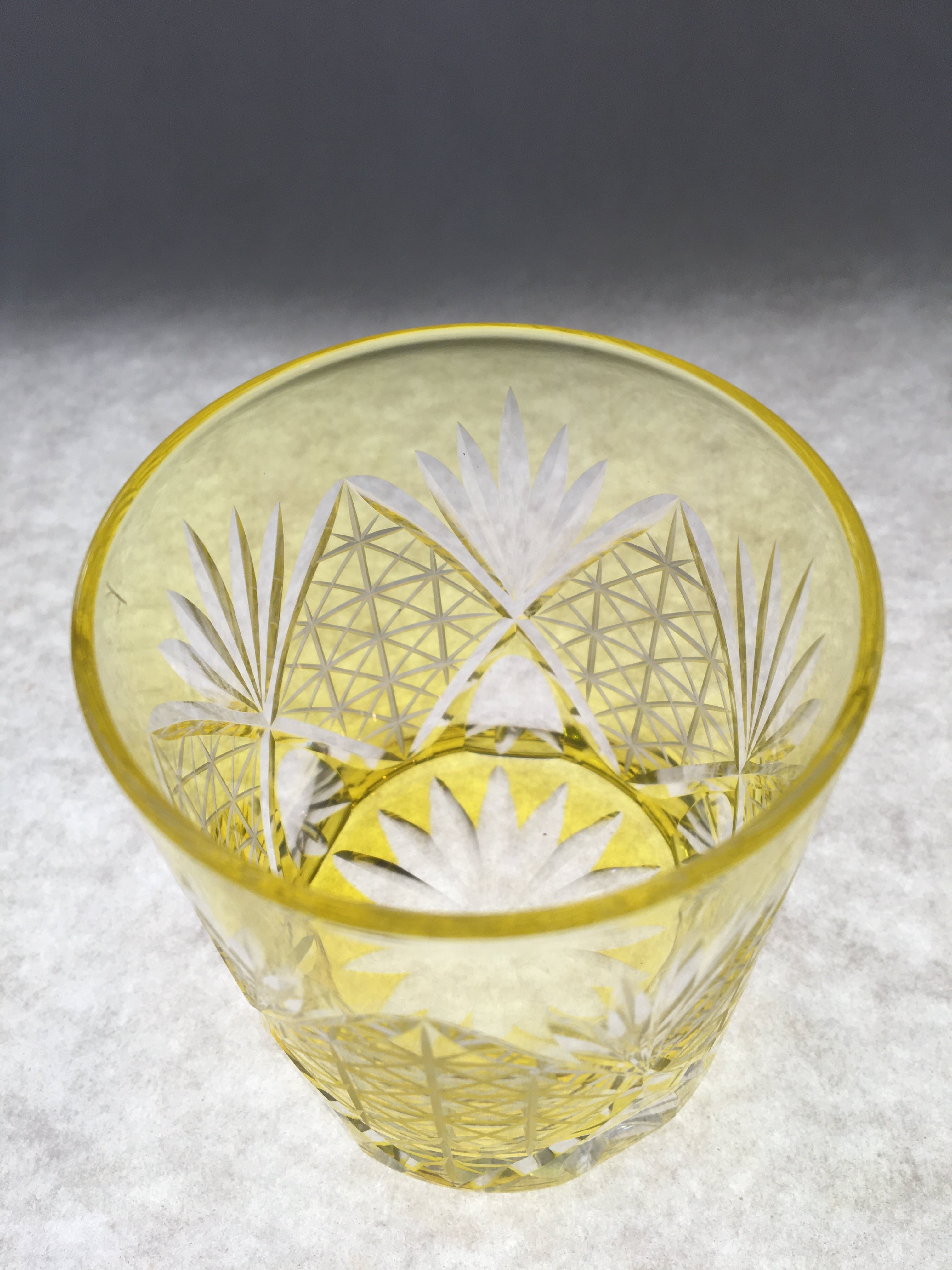 江戸切子 ロックグラス 麻の葉 (黄色) | 江戸切子の製造 門脇硝子加工