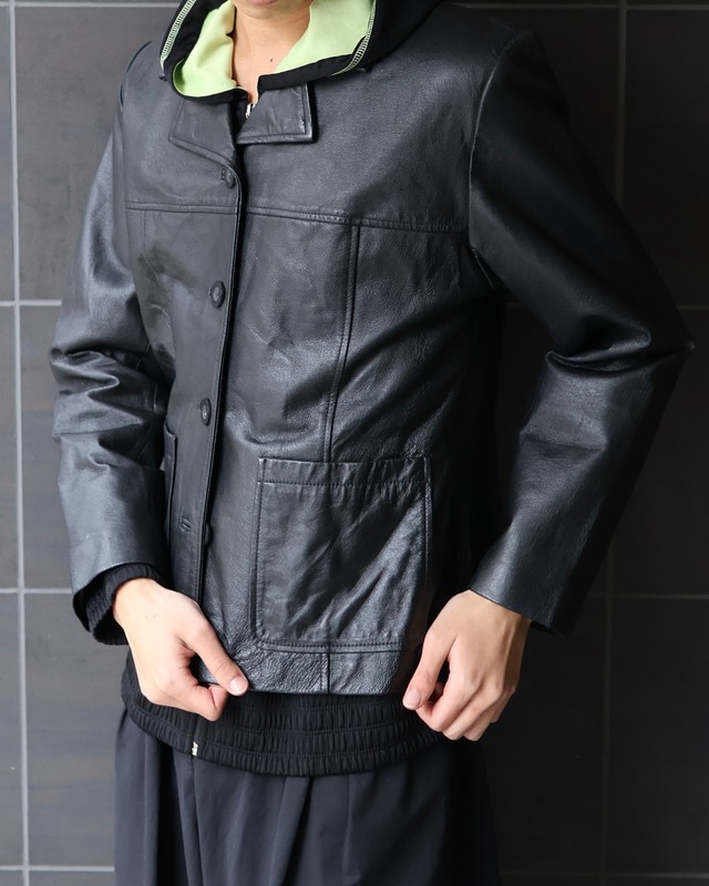 2 pocket buttoned leather jacket
