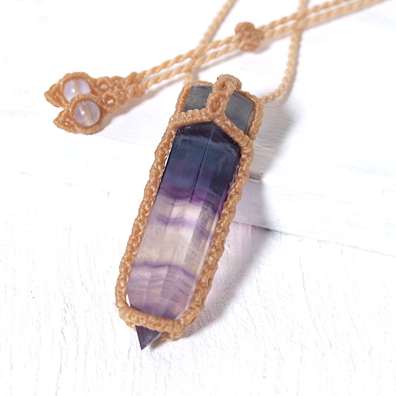 【一点物】フローライトのポリッシュポイントを包んだマクラメネックレスNo.6