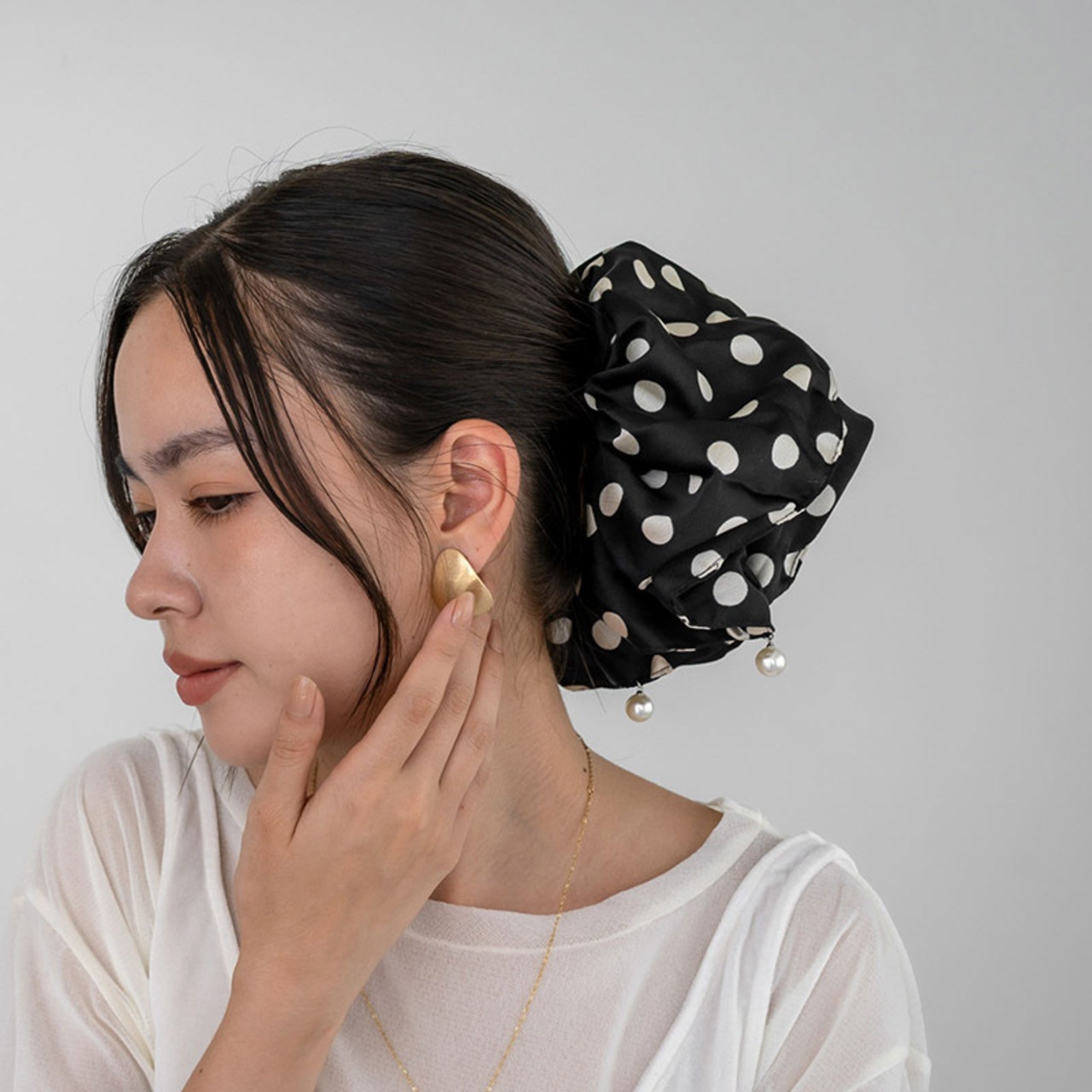 【ネコポス便】ヘアアクセ シュシュ パール ドット柄 水玉 髪留め ヘアアクセサリー ビッグシュシュ 揺れるパール ヘアゴム 大人っぽい まとめ髪 2700