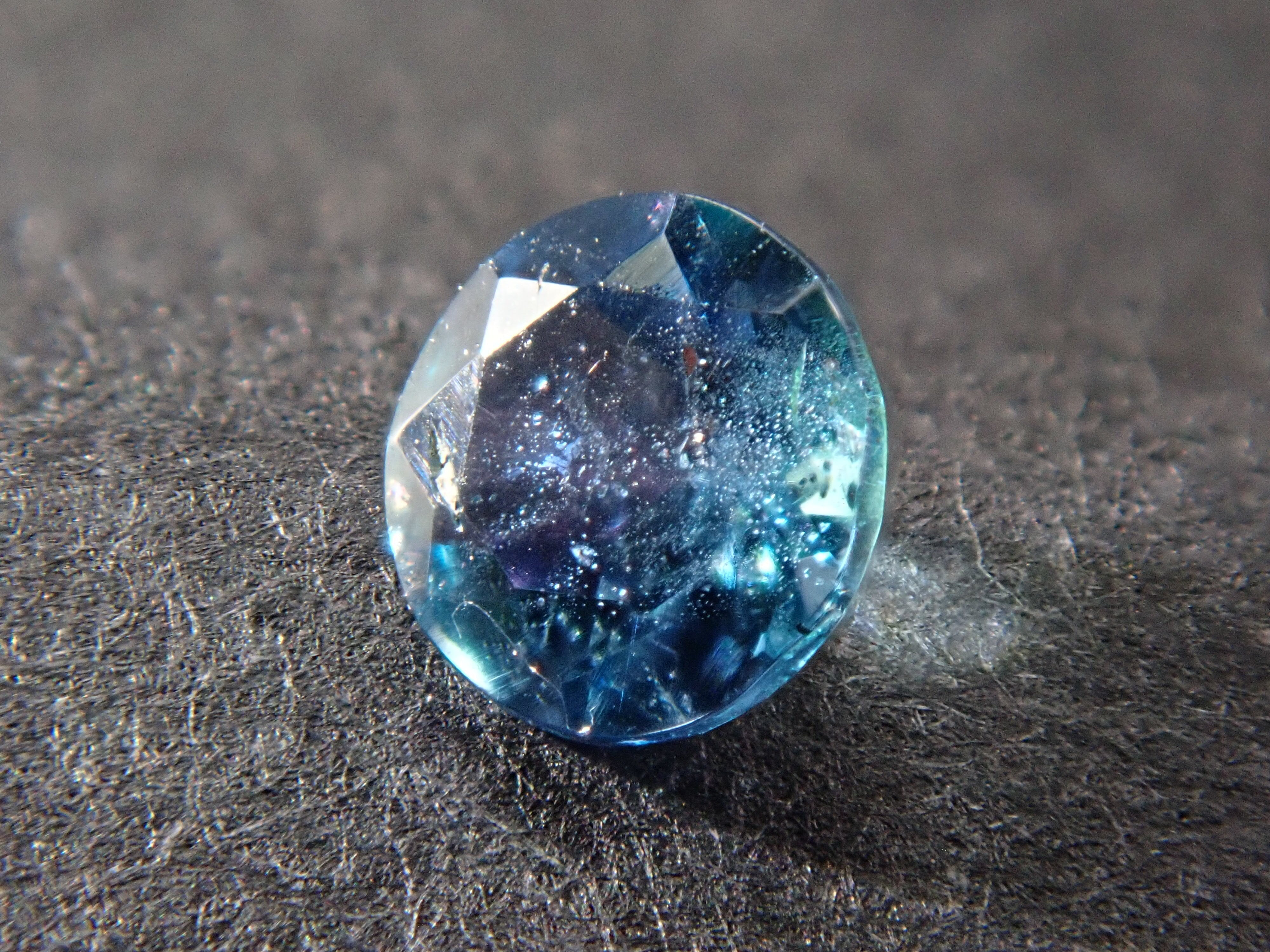 タンザニア産コーネルピン 0.102ct