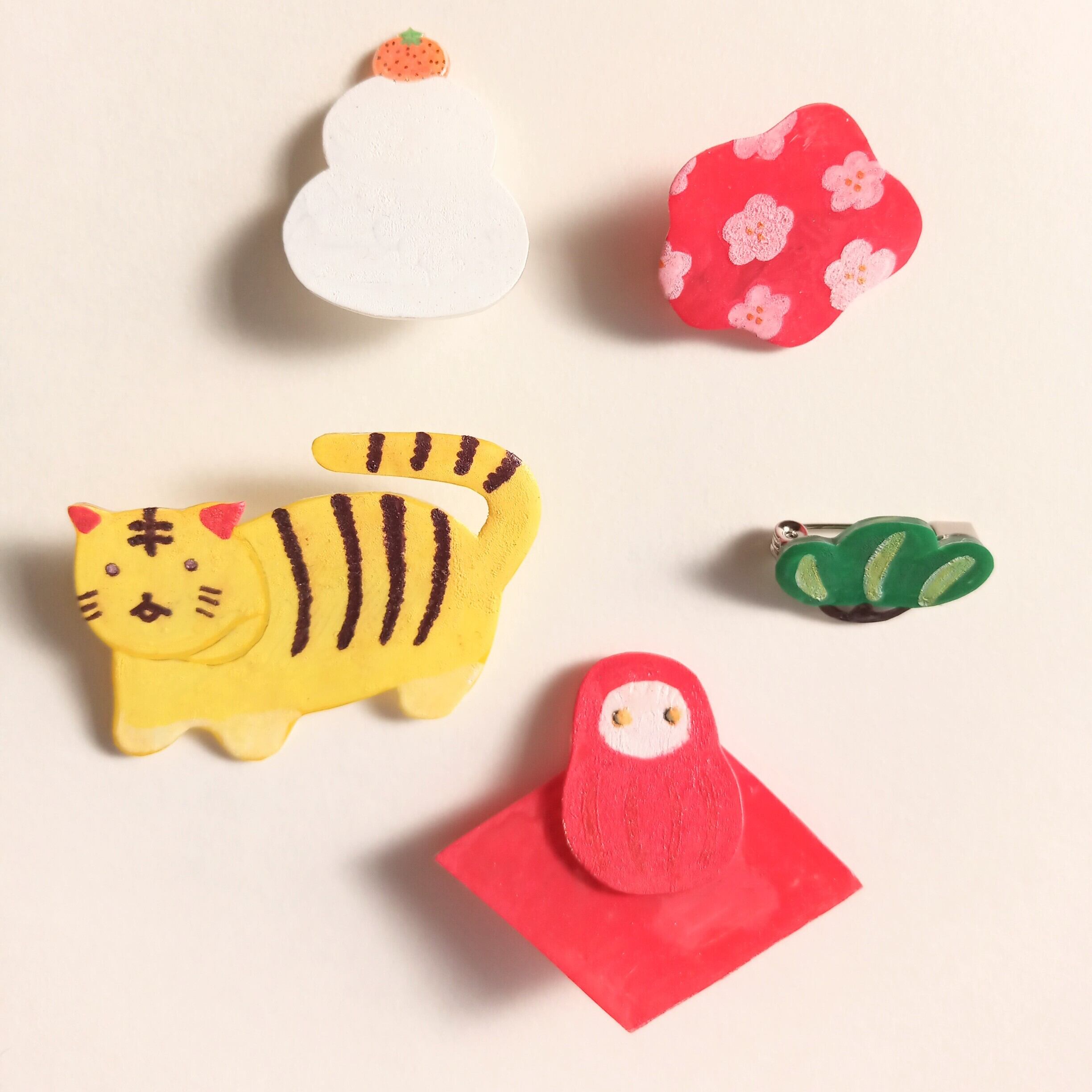 ヘンテコ　ブローチ　「うめ」