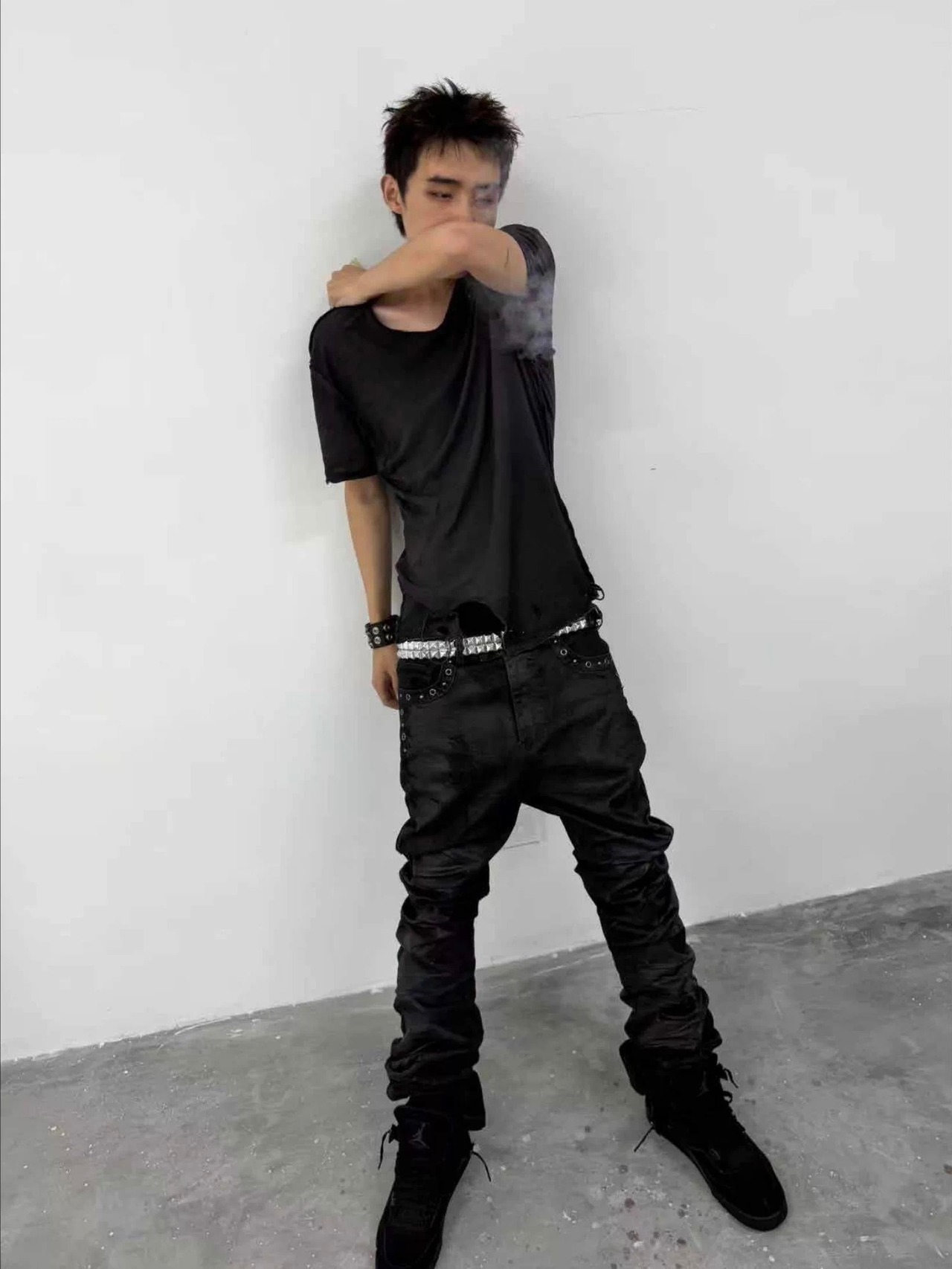 【CinderVein】Eyelet Rivet Coated Curved Denim Pants