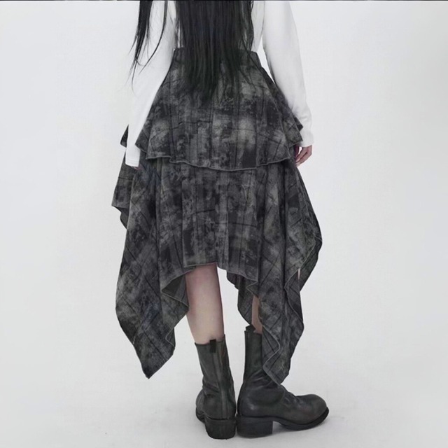 Asymmetric layered check skirt C1447