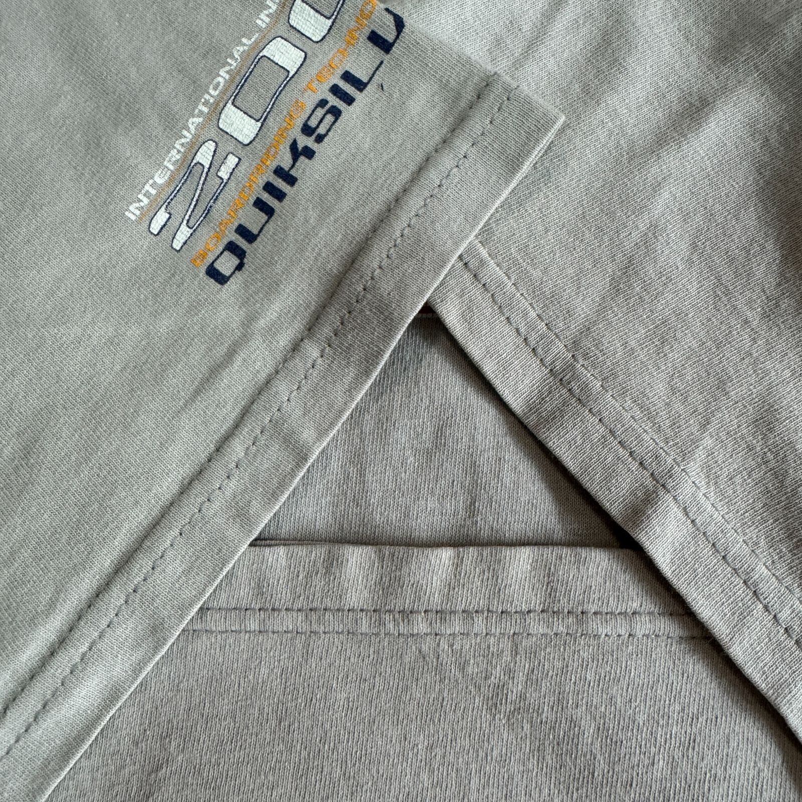 古着 ビンテージ 80s 銀色 シルバー オーバーサイズ 長袖 シャツ 光沢美品 00s Y2K QUIKSILVER ロゴ プリント Tシャツ XLサイズ クイックシルバー