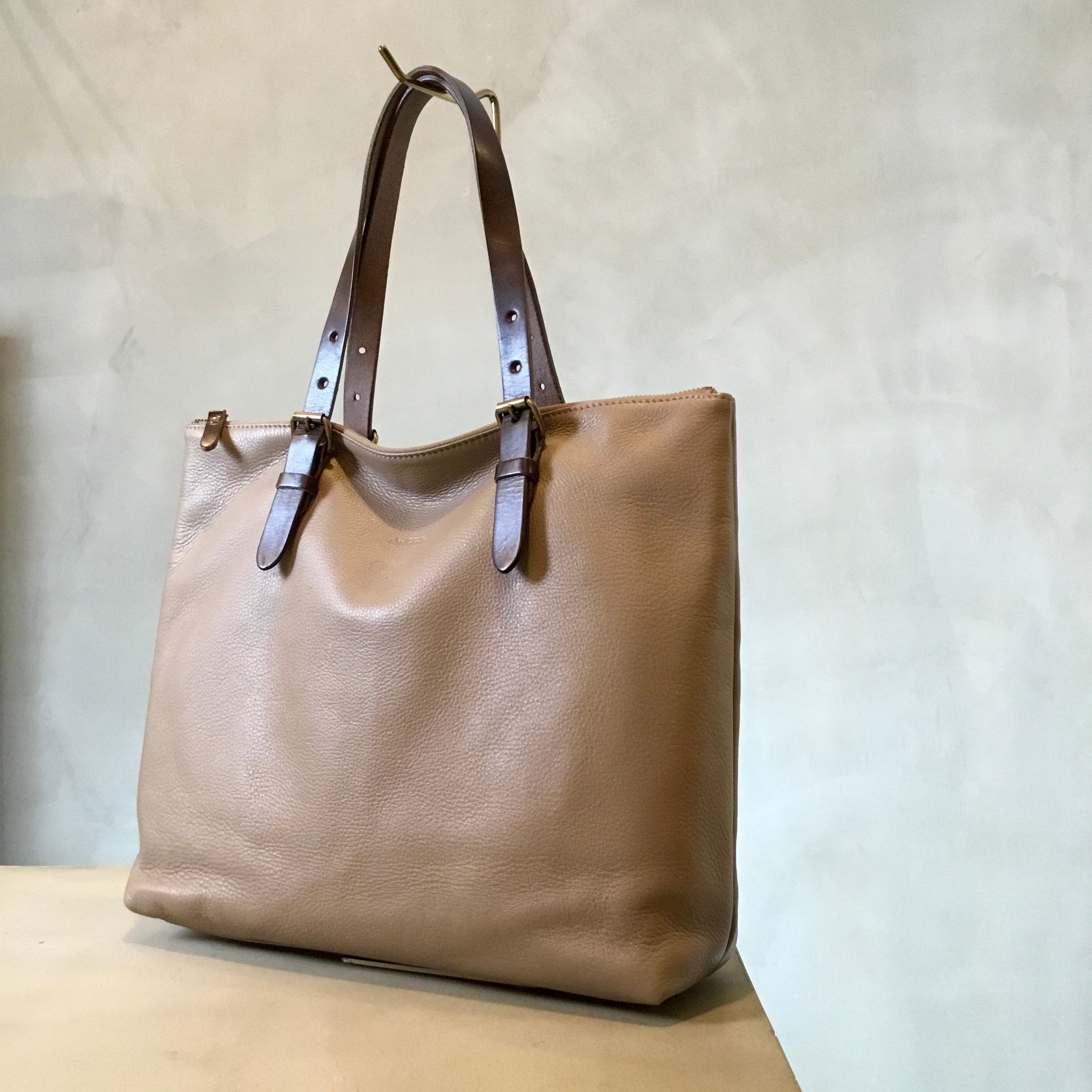 グレージュオーク」柔らか牛革のシンプルトートバッグ／レスデザイン