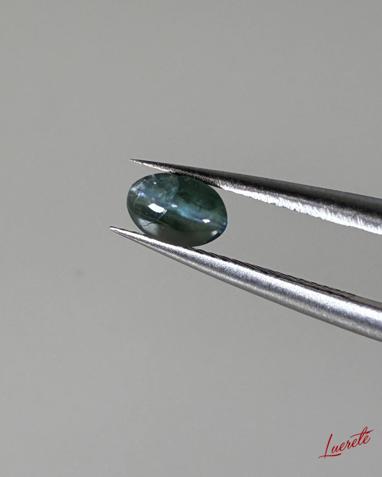 Natural Alexandrite Cat’s Eye 0.65ct Cabochon Loose Gemstone 天然アレキサンドライトキャッツアイ 0.65ct カボション ルース【LE0018】
