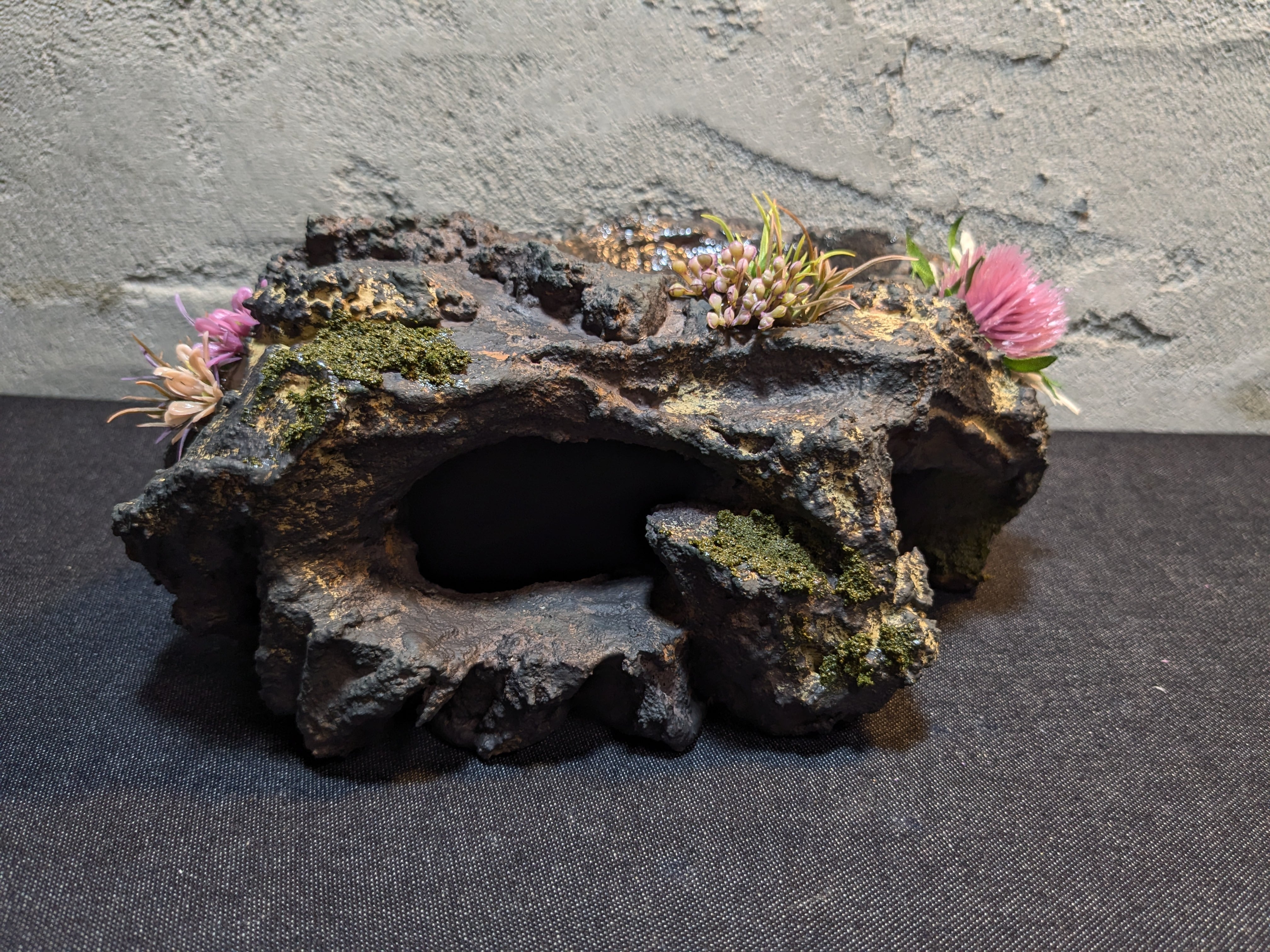 爬虫類用造形アート ともえ屋