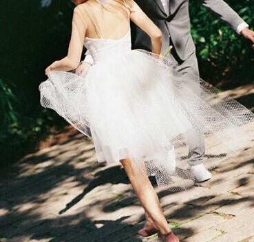 エレガント ウエディングドレス Vネック キャミソール リーフ刺繍  