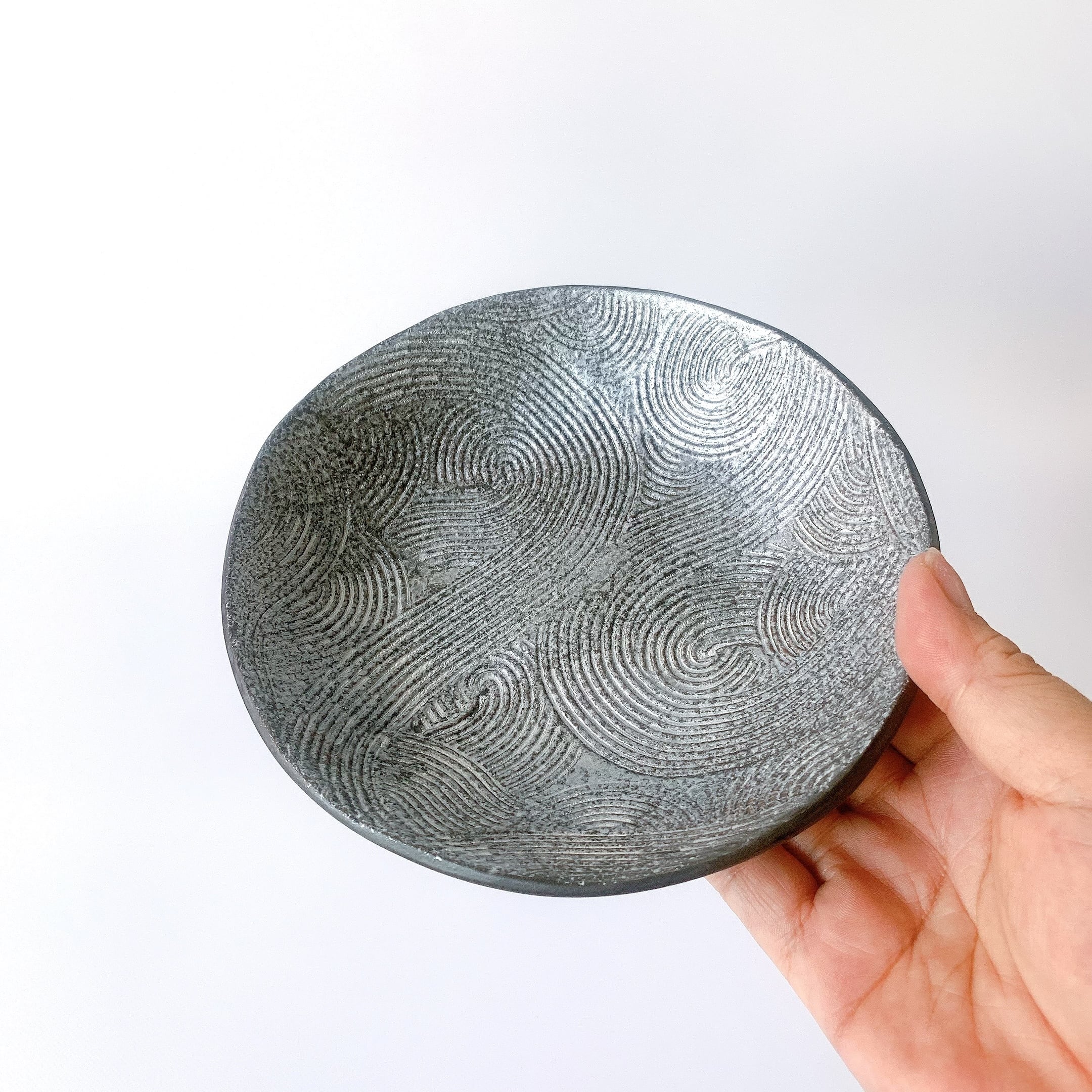 波佐見焼 銀彩 波彫5寸皿 | Floraison Table フロレゾンテーブル