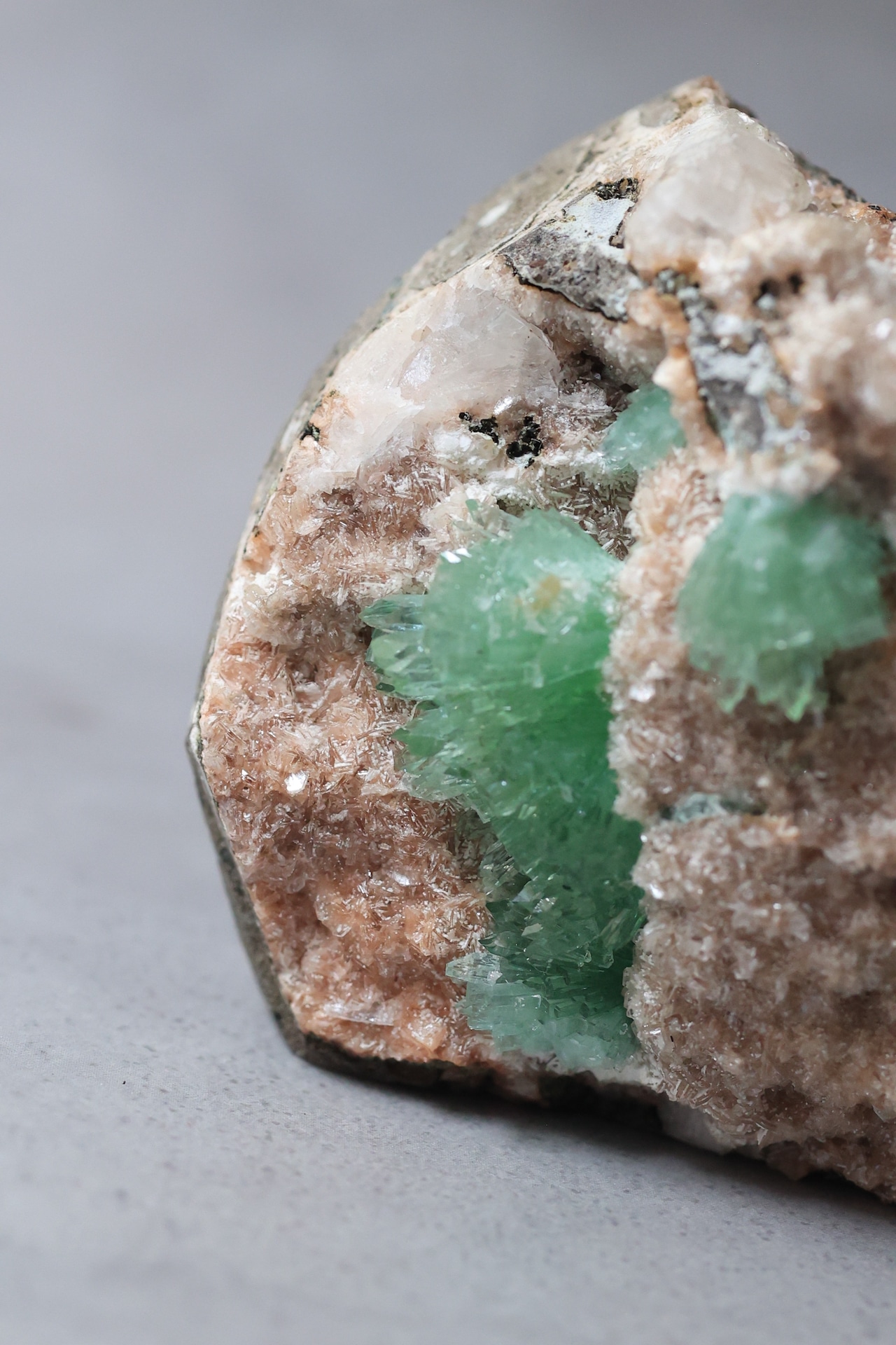 グリーンアポフィライト × スティルバイト 「自由な木々」Green Apophyllite with Stilbite ◇ 天然石・鉱物・パワーストーン・原石 | st00395