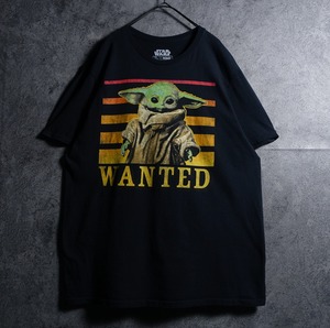 “STAR WARS” Black Baby Yoda Print T-Shirt