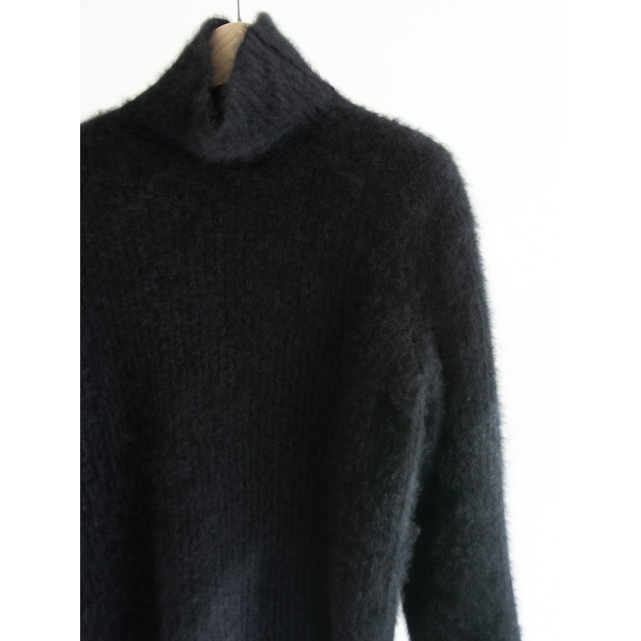 DKNY】Made in Hong Kong Angora-Nylon Shaggy Sweater DKNY】Made in Hong Kong Angora-Nylon Shaggy Sweater