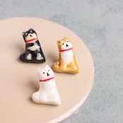 赤い首輪の柴 ピンバッチ