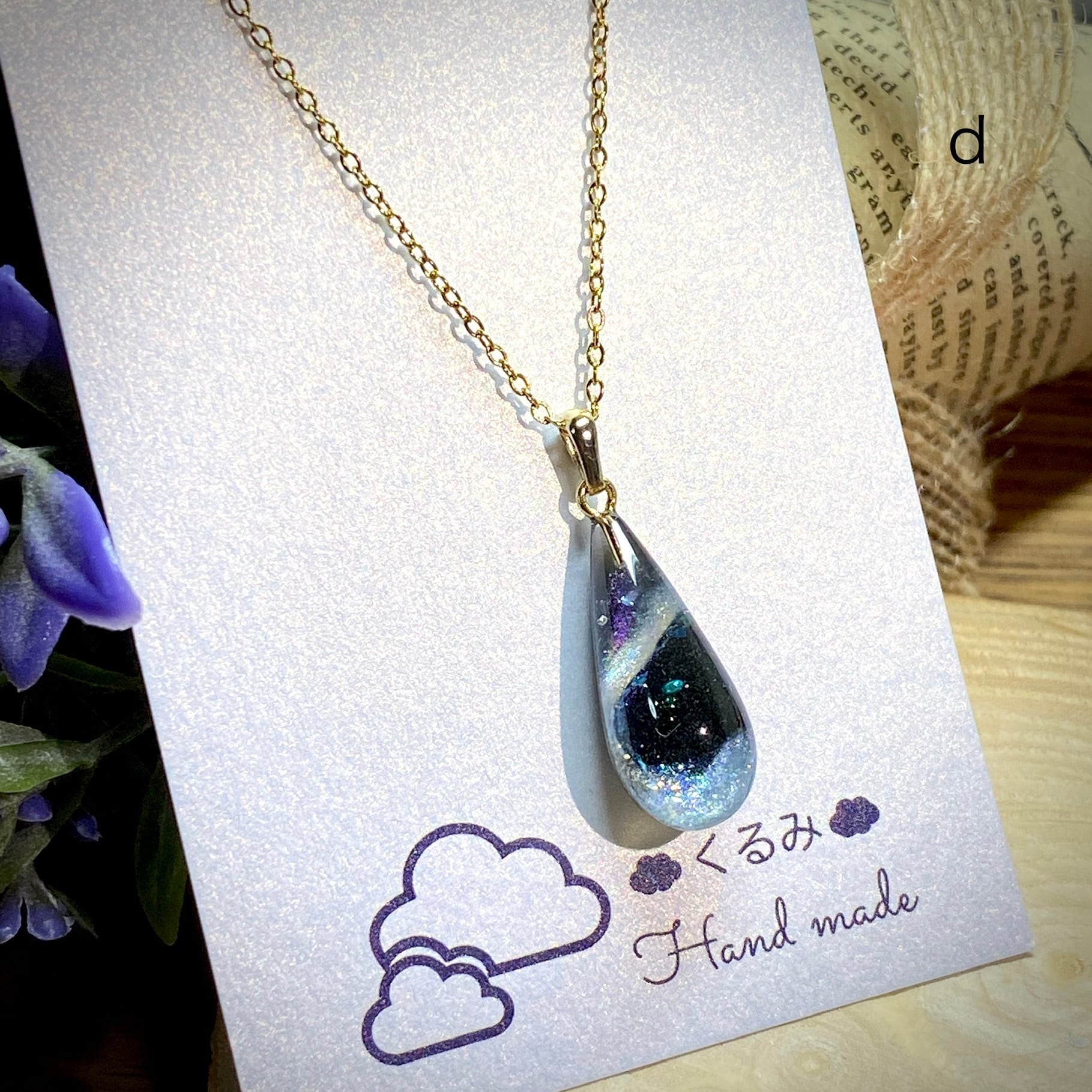 宇宙レジンペンダント  天の川  涙型 22mm × 9mm  d