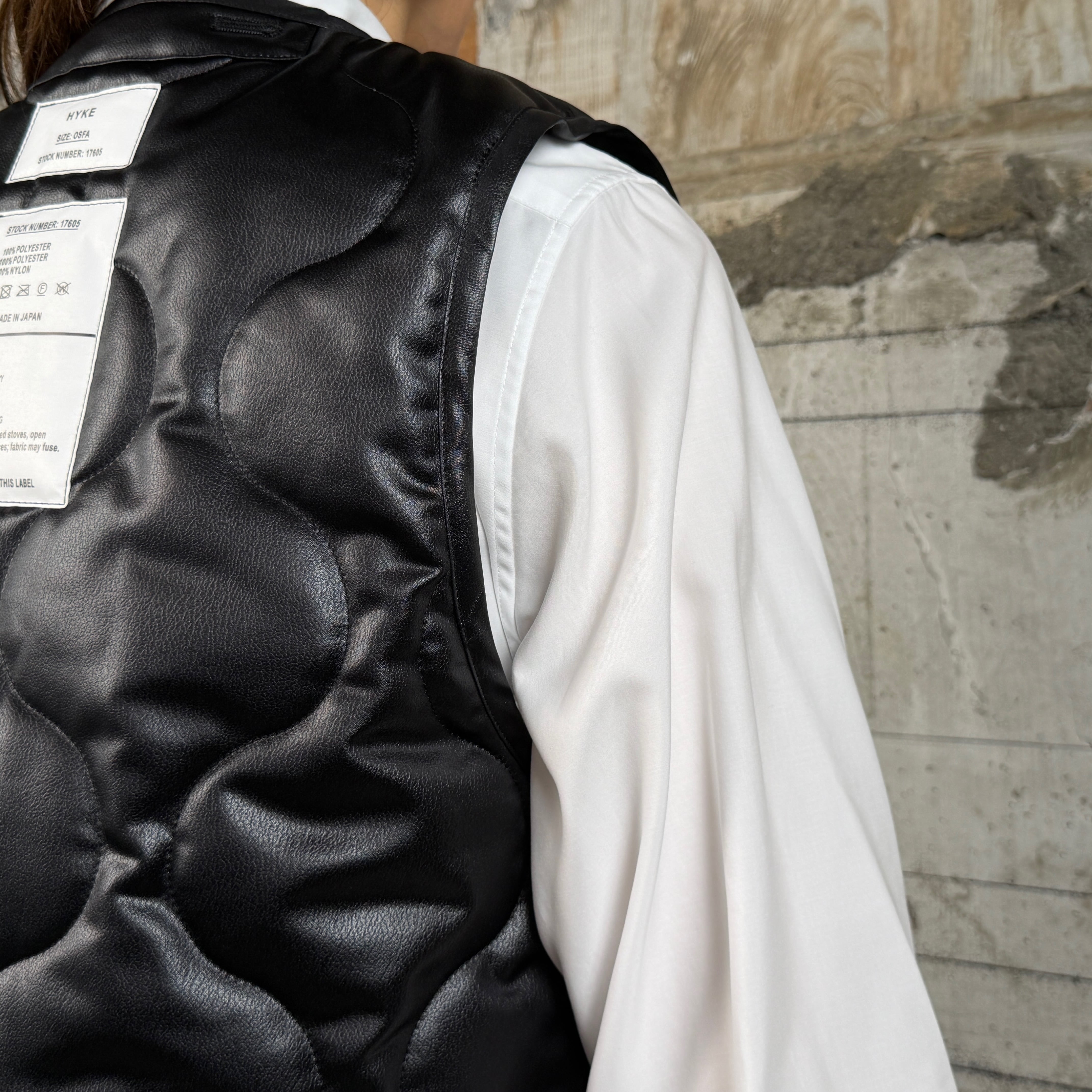 HYKE【ハイク】 FAUX LEATHER QUILTED CROPPED VEST (17605) / BLACK