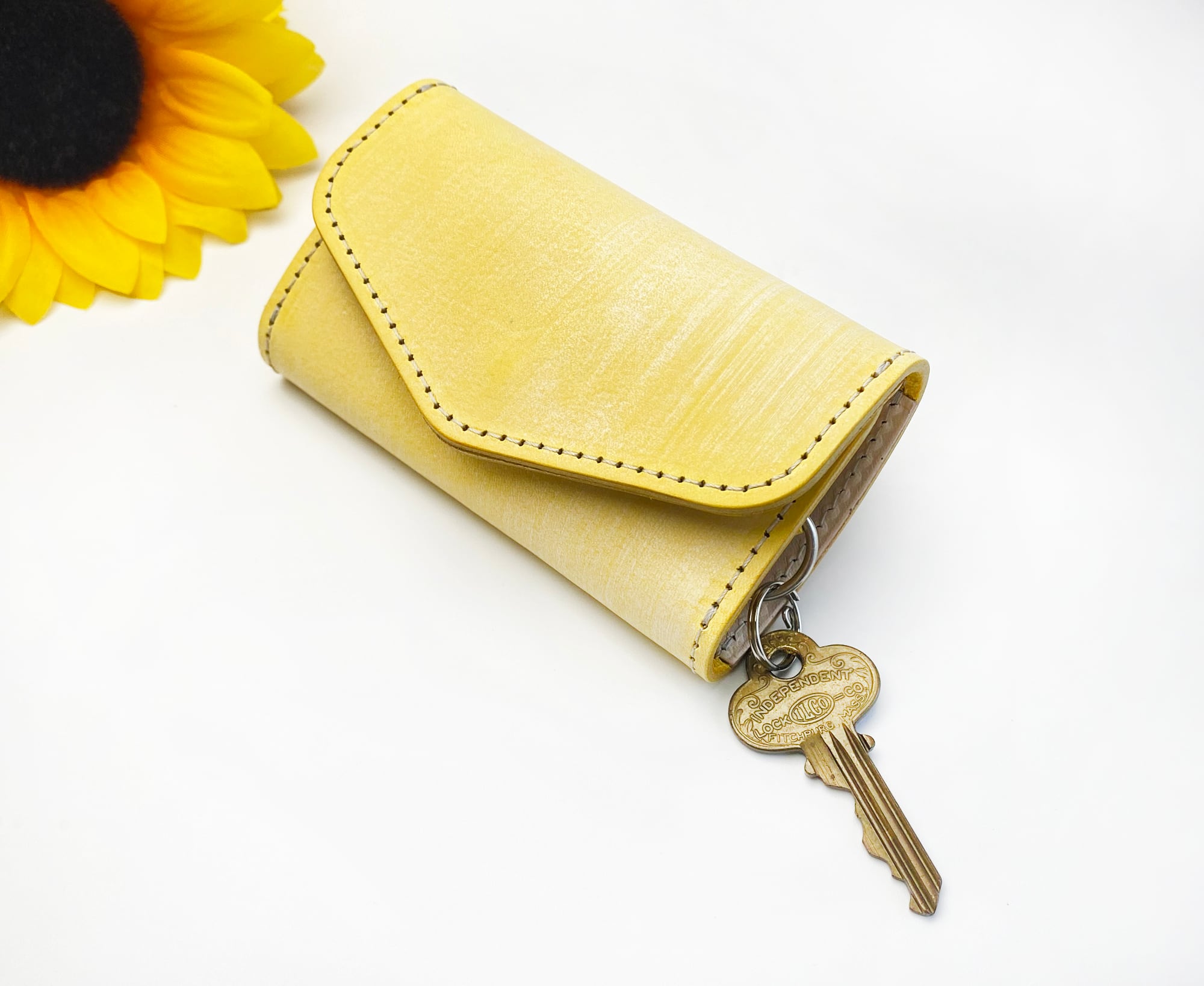 LOEWE イエロー レザー キーケース スマートキー用 キーケース【イエロー】ぶら下げタイプ（在庫あり