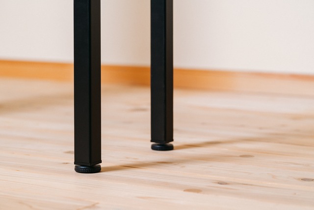 無垢材×スチール脚　スリムテーブル　ウォールナット無垢材｜幅90cm