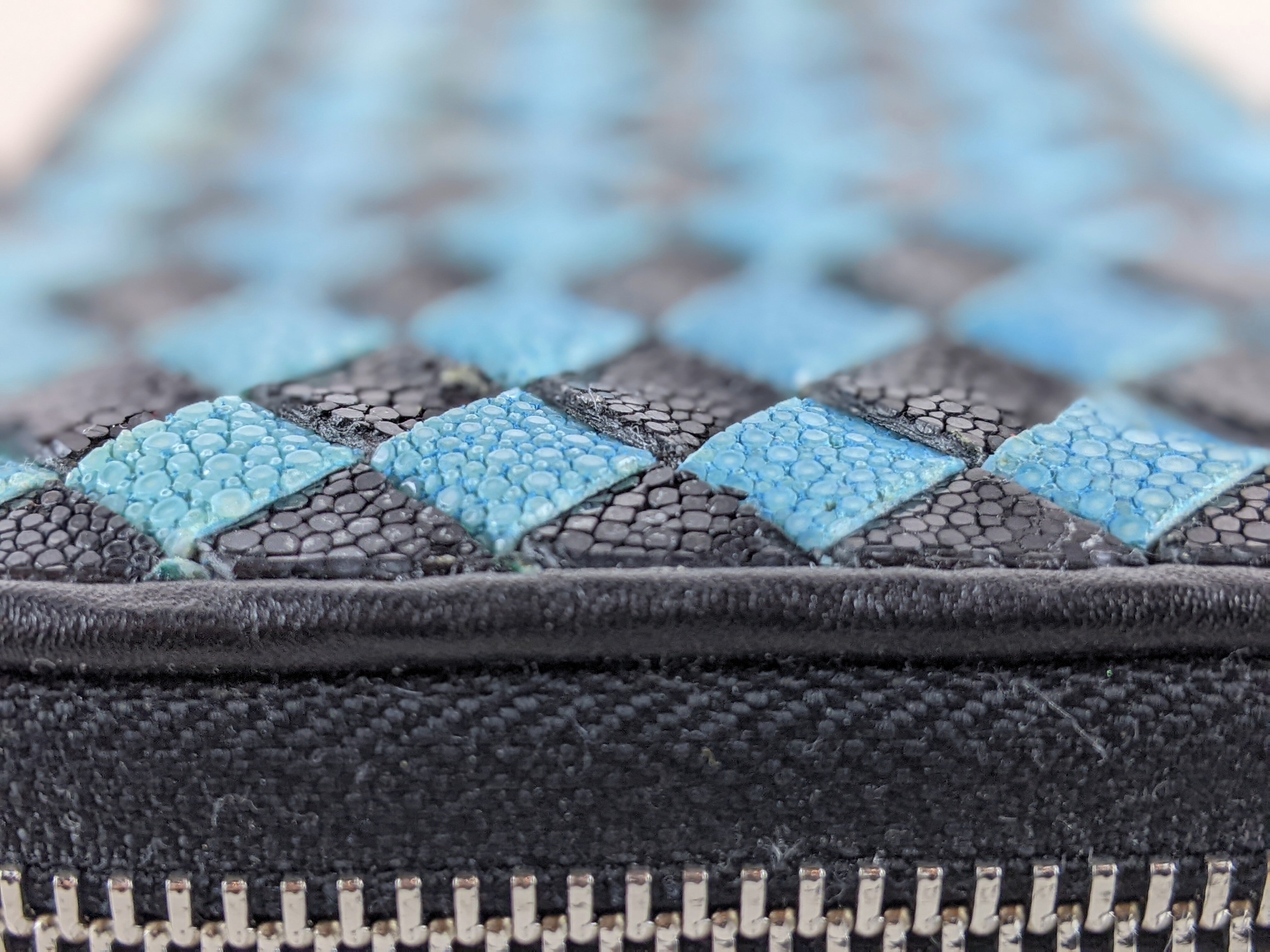 エイ革 長財布 ラウンドジップ イントレチャート 商品番号 LW