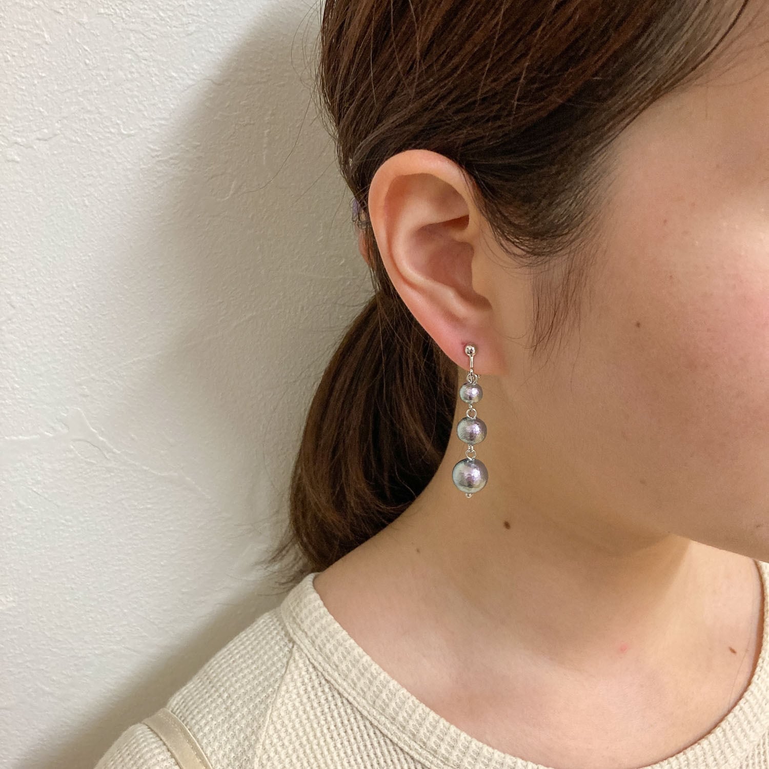 3連コットンパールの〈ピアス/イヤリング〉 | Dua-アクセサリーパーツ