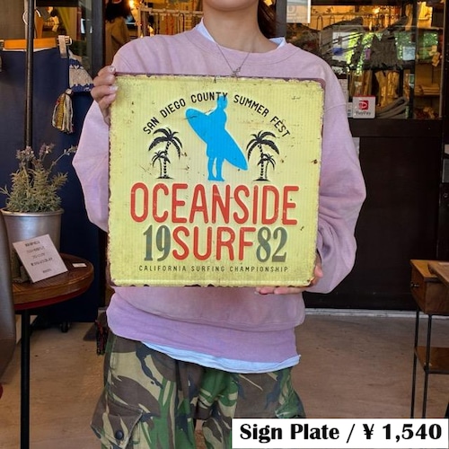 Antique metal embossed plate OCEAN SIDE SURF　アンティークメタルエンボスプレート　オーシャンサイドサーフ　ポスター　看板　サインプレート