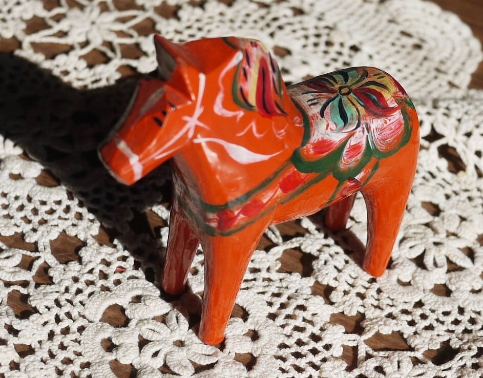 北欧ヴィンテージ　木製　シックなお色味が素敵なダーラナホース　アンティーク 北欧ヴィンテージ 木製 シックなお色味が素敵なダーラナホース