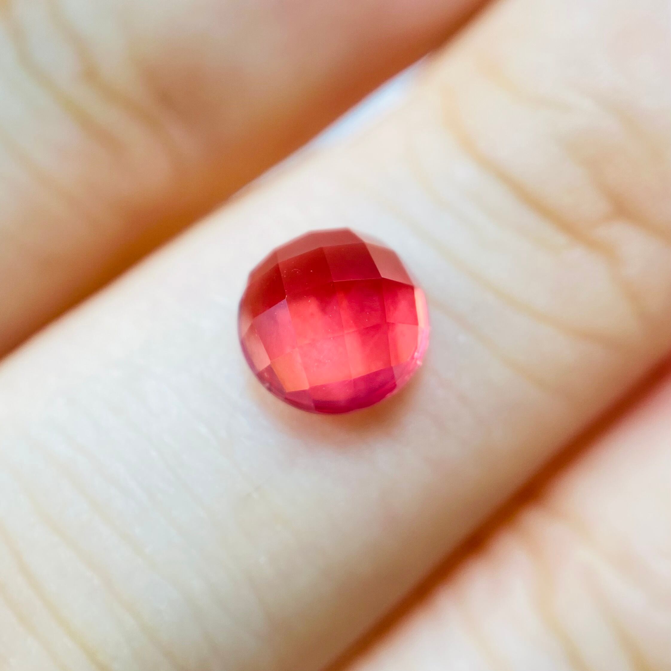 バカンス気分のオレンジピンクなスピネル