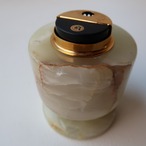 ちゅるんとした大理石のキャンドルホルダー