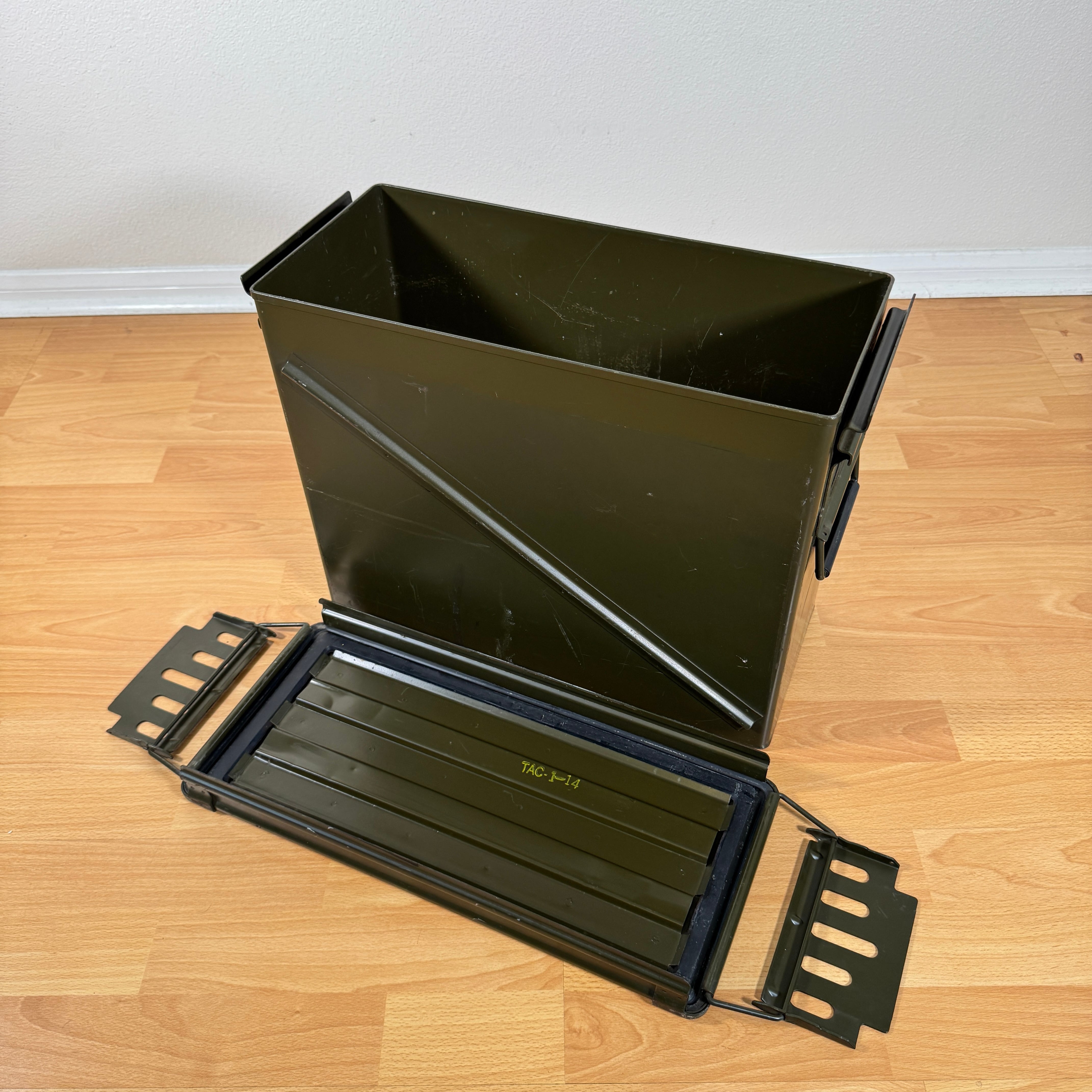 【antique】30's 40's アメリカ軍 ミリタリー ダストボックス antique】30's 40's アメリカ軍 ミリタリー ダストボックス antique