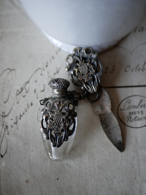 ブルターニュ紋章 シャトレーヌ 香水瓶 フランスアンティーク アンティークのある暮らし