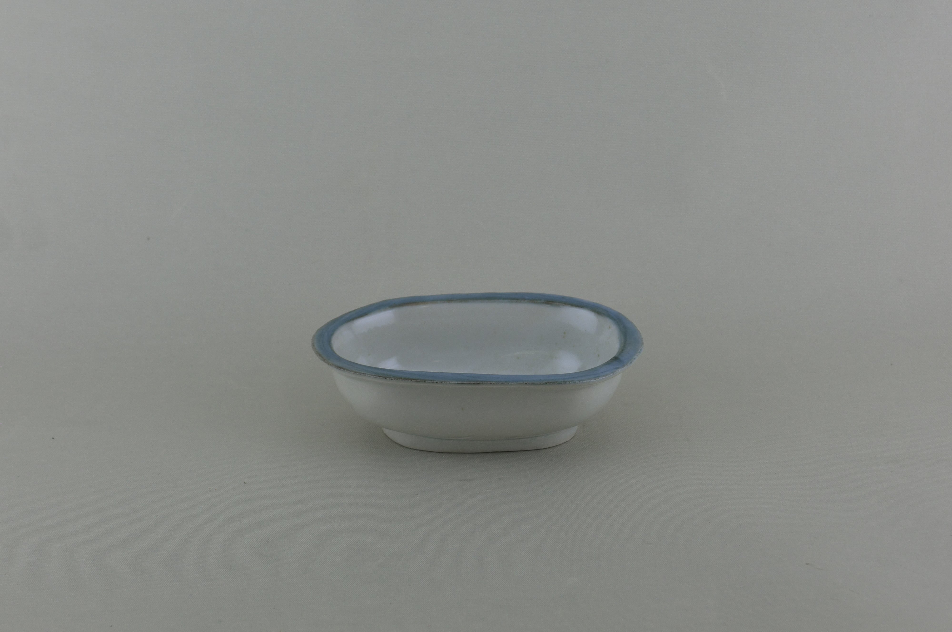 淵呉須見込花　楕円小付