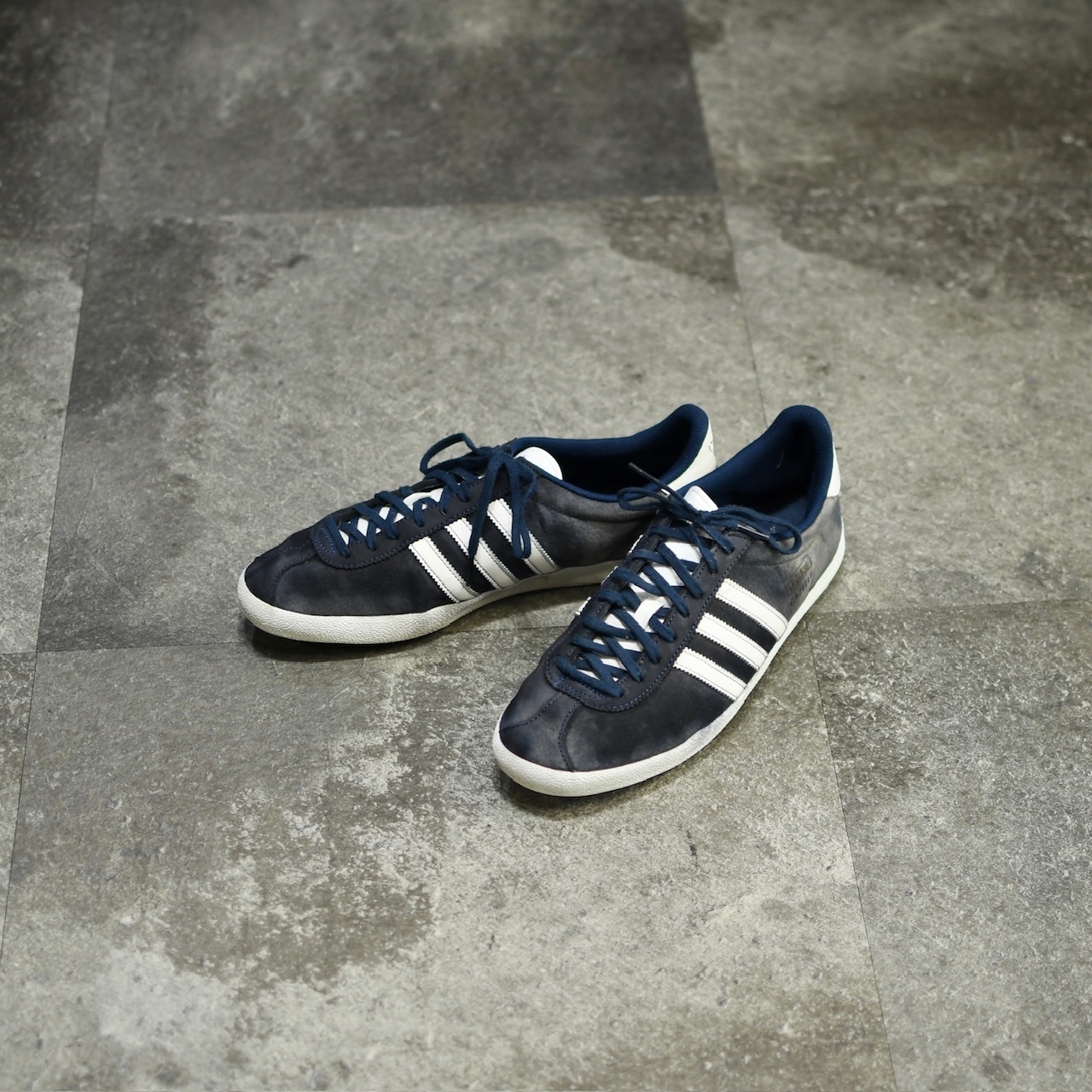 adidas gazelle fade navy sneaker