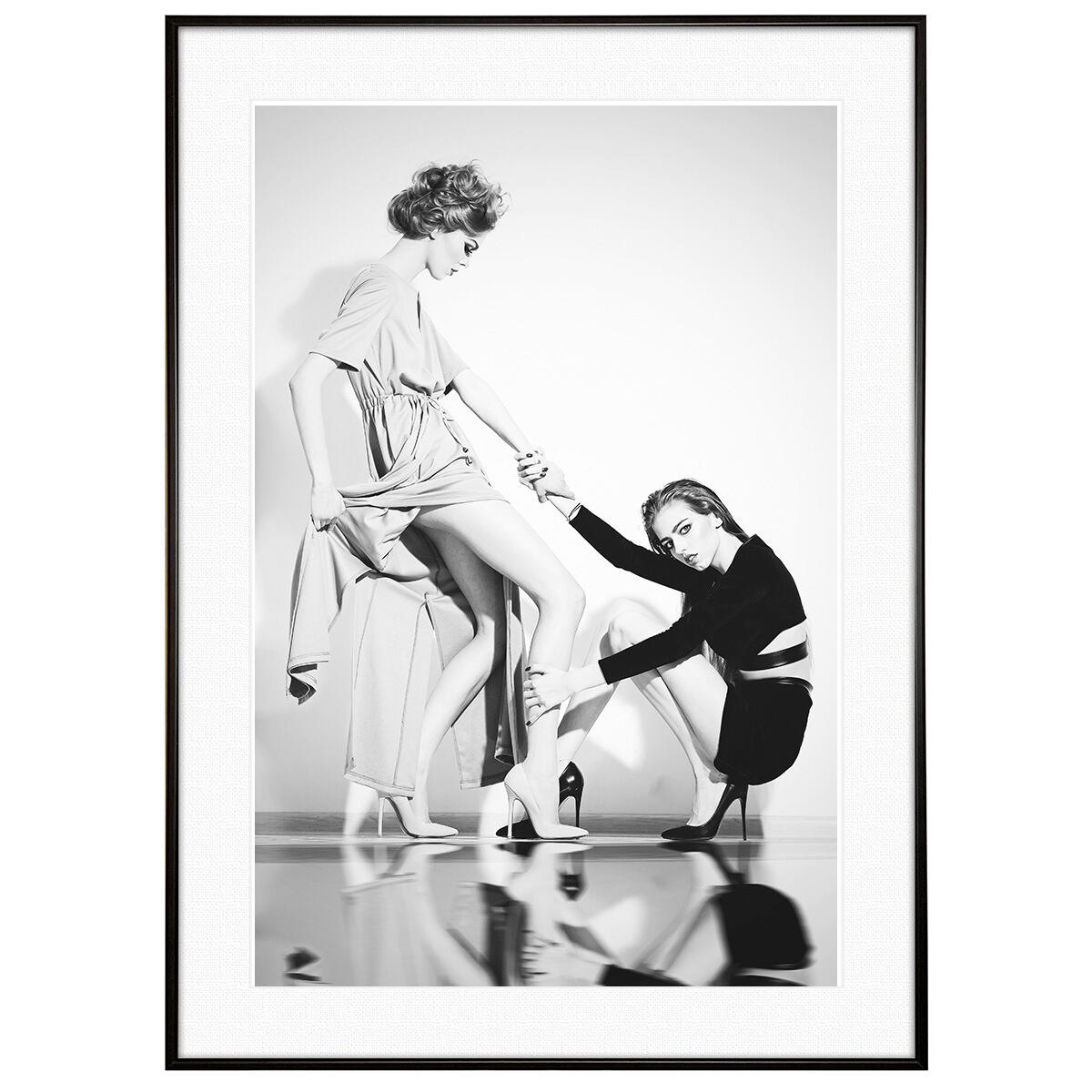 人物写真 ポーズをとる女性たち インテリアアートフォト モノクロポスター額装 AS4375