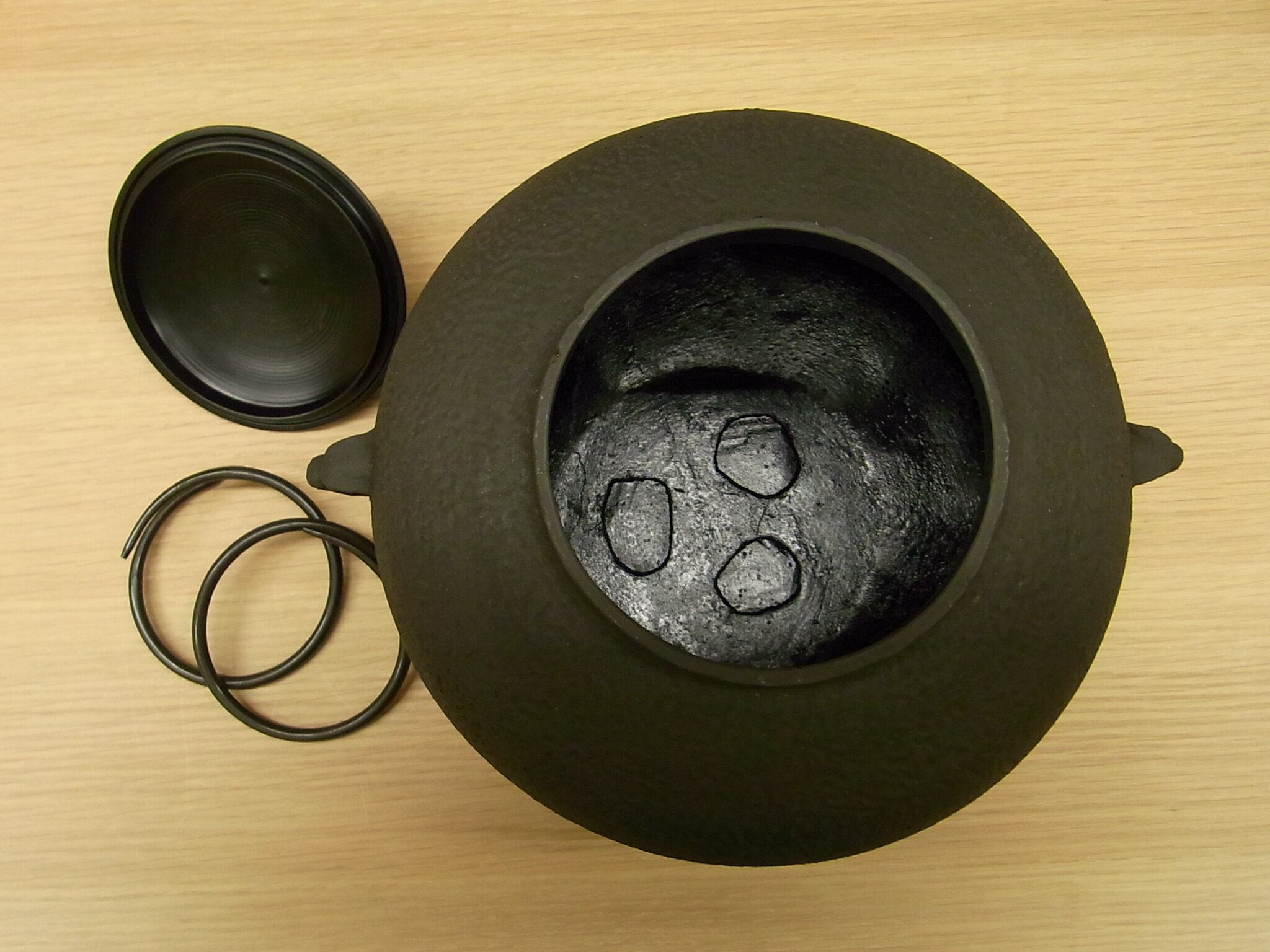 日本製 風炉釜 尻張り 利休好み写し 鐶付き | 小林漆陶