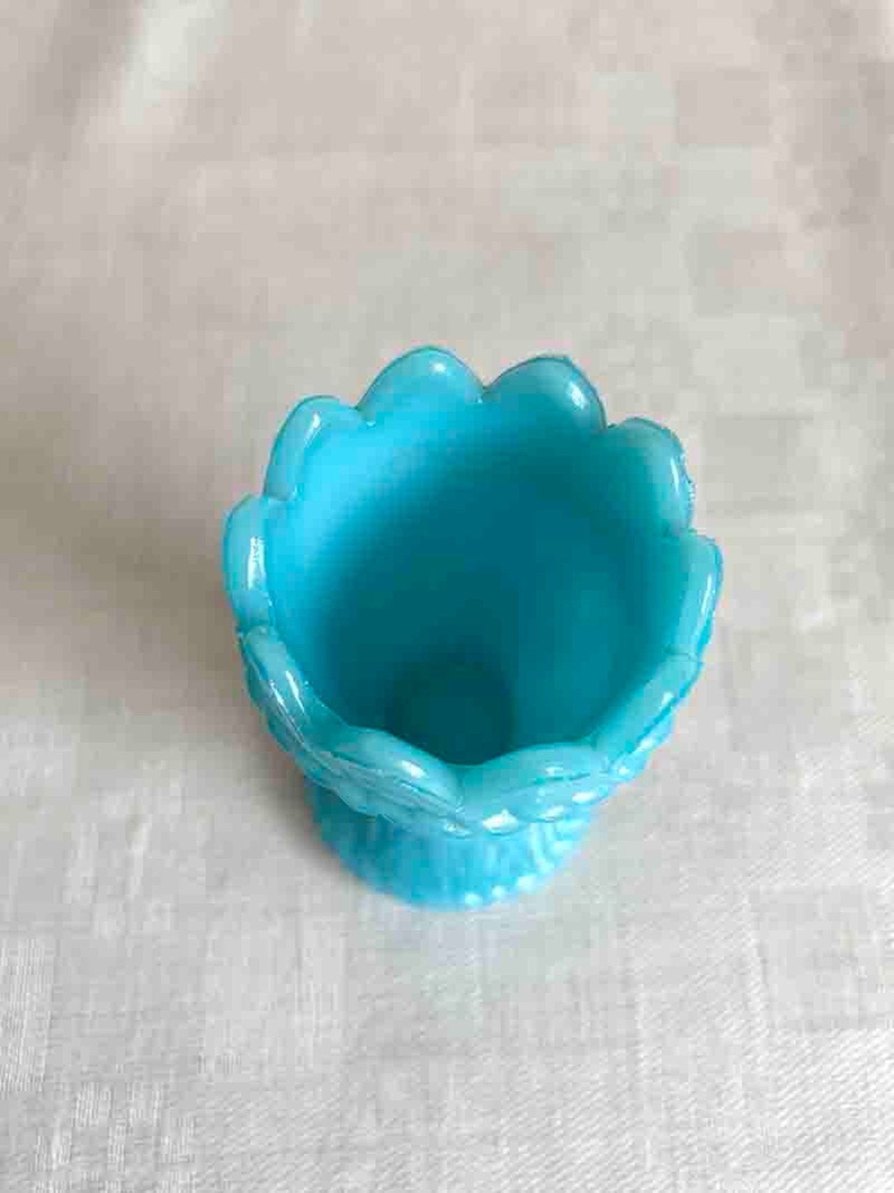 フラワーベース　ミニサイズ　小さな花瓶　オパリンガラス　ミルクガラス　PORTIEUX　 19otk15