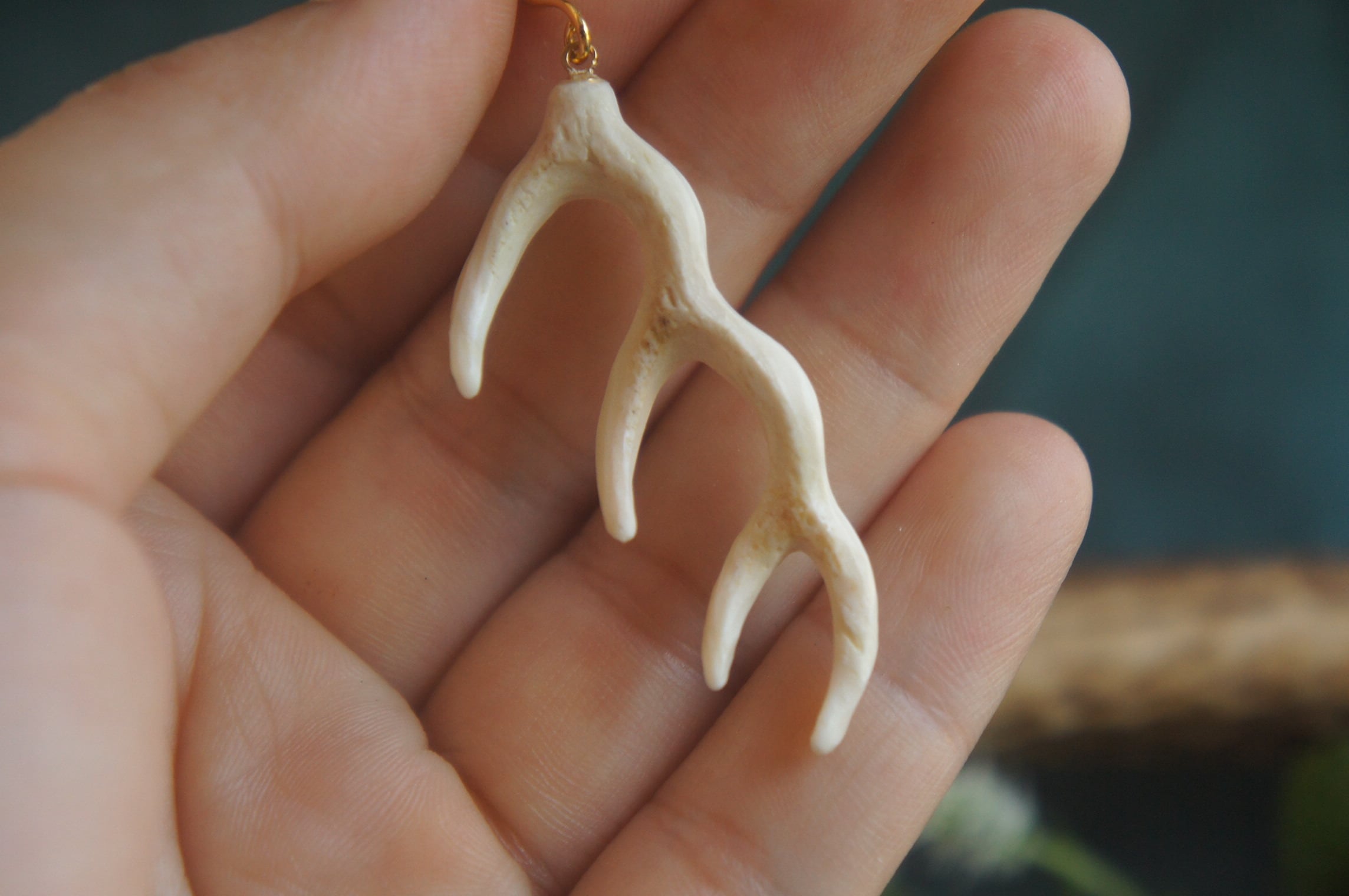 鹿角彫刻「鹿角」ピアス 三段角・ツルツル | deer bone 