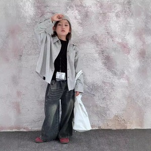 秋英字刺しゅうストラップシャツ