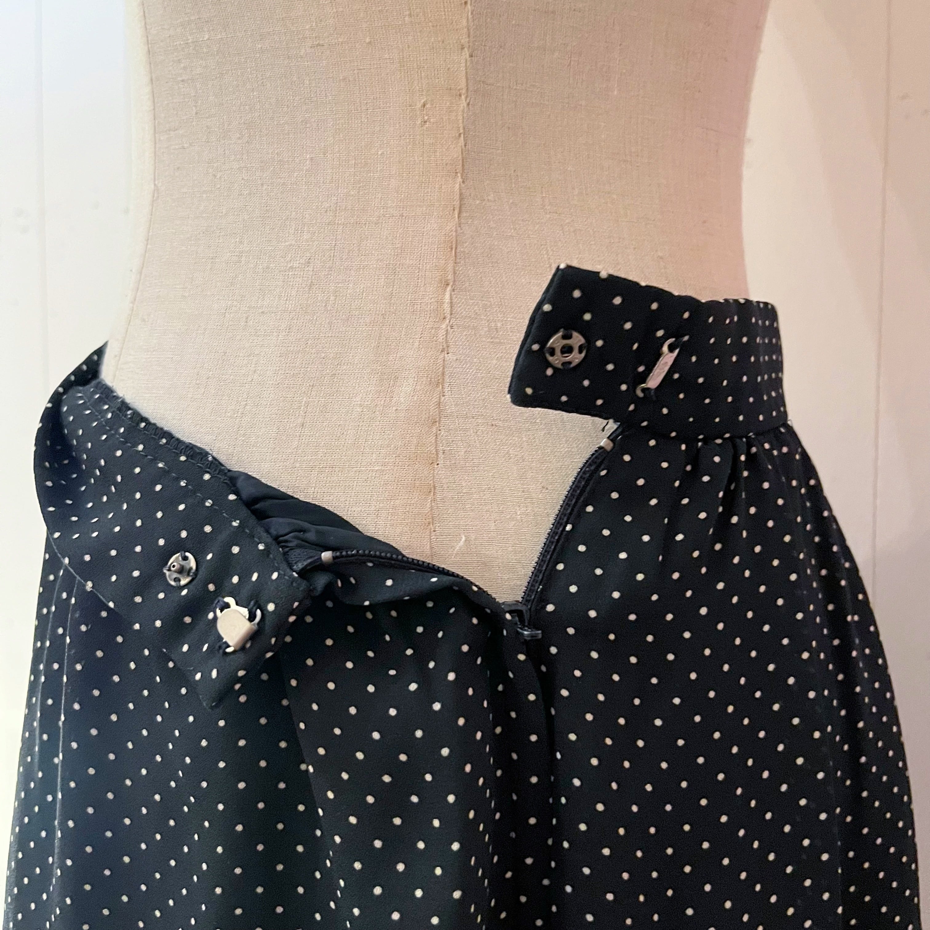 flower line black dot set up