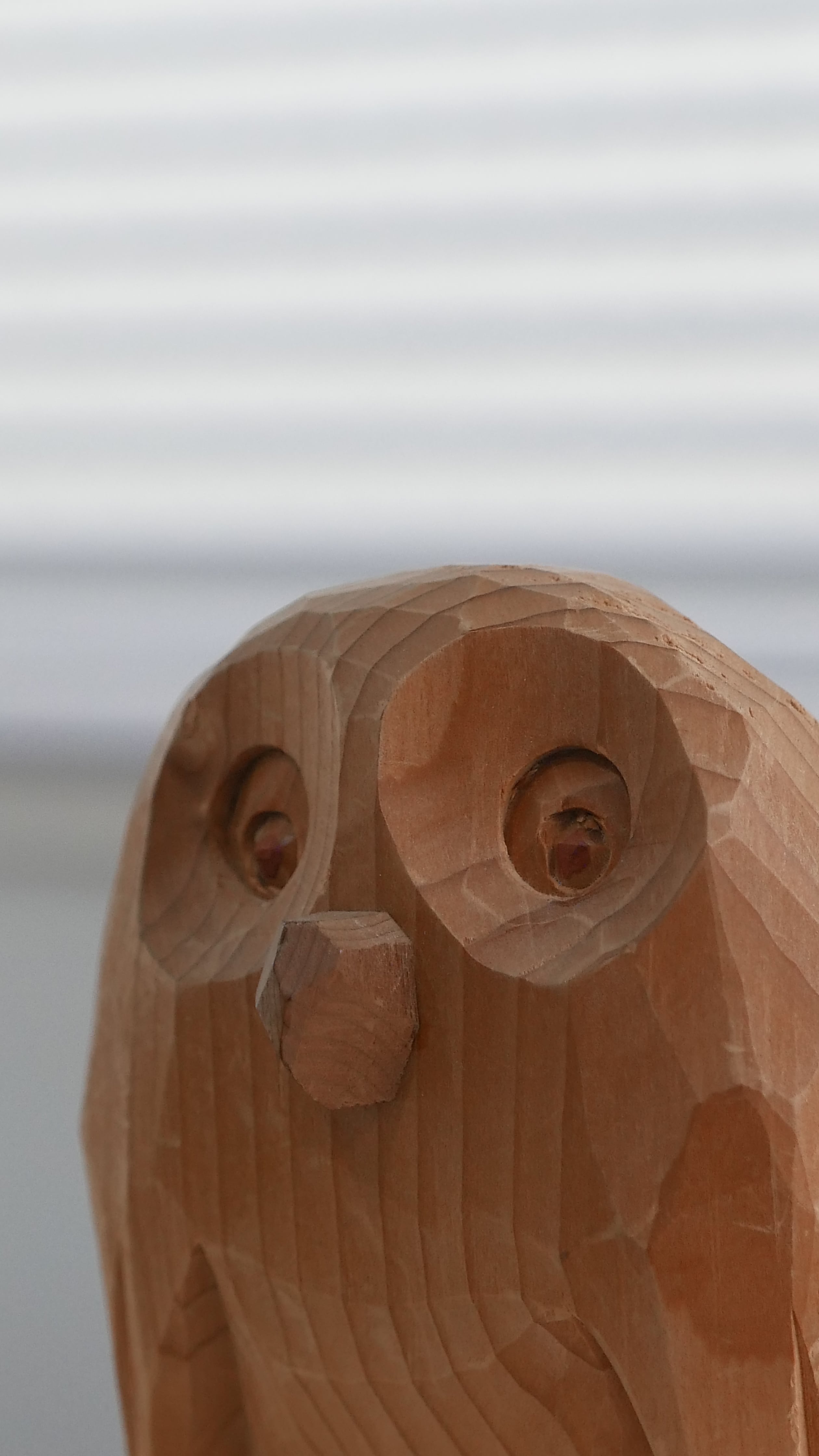wooden owl , minimal / natural