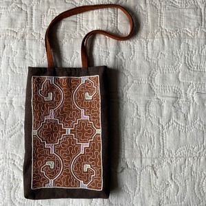 Bag49 刺繍ミニバッグ　パステルカラー　柔らかい縦長バッグ　シピボ族の泥染め
