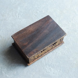 【ご成約品】美しい模様の木彫りの箱 12