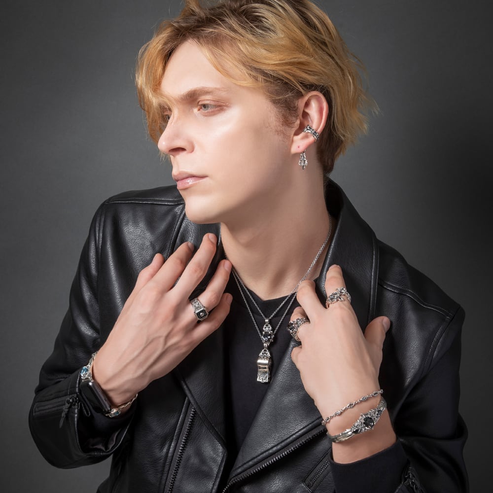 スピアーフルールドリスイヤーカフACE0191 Spear fleur deris ear cuff