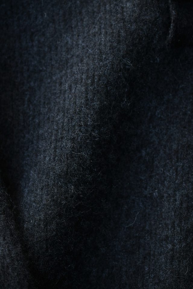 BATONER / CASHMERE FOX HENLEY NECK (Charcoal)