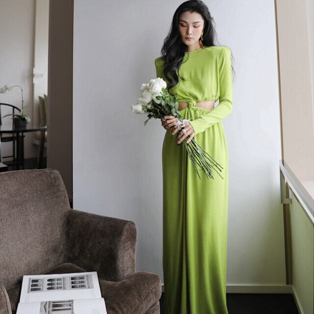 ワンピース ロングワンピ レディース ロング丈 マキシ丈 パワーショルダー タイト 長袖 背中見せ おしゃれ こなれ感 かっこいい かわいい グリーン S/M/L
