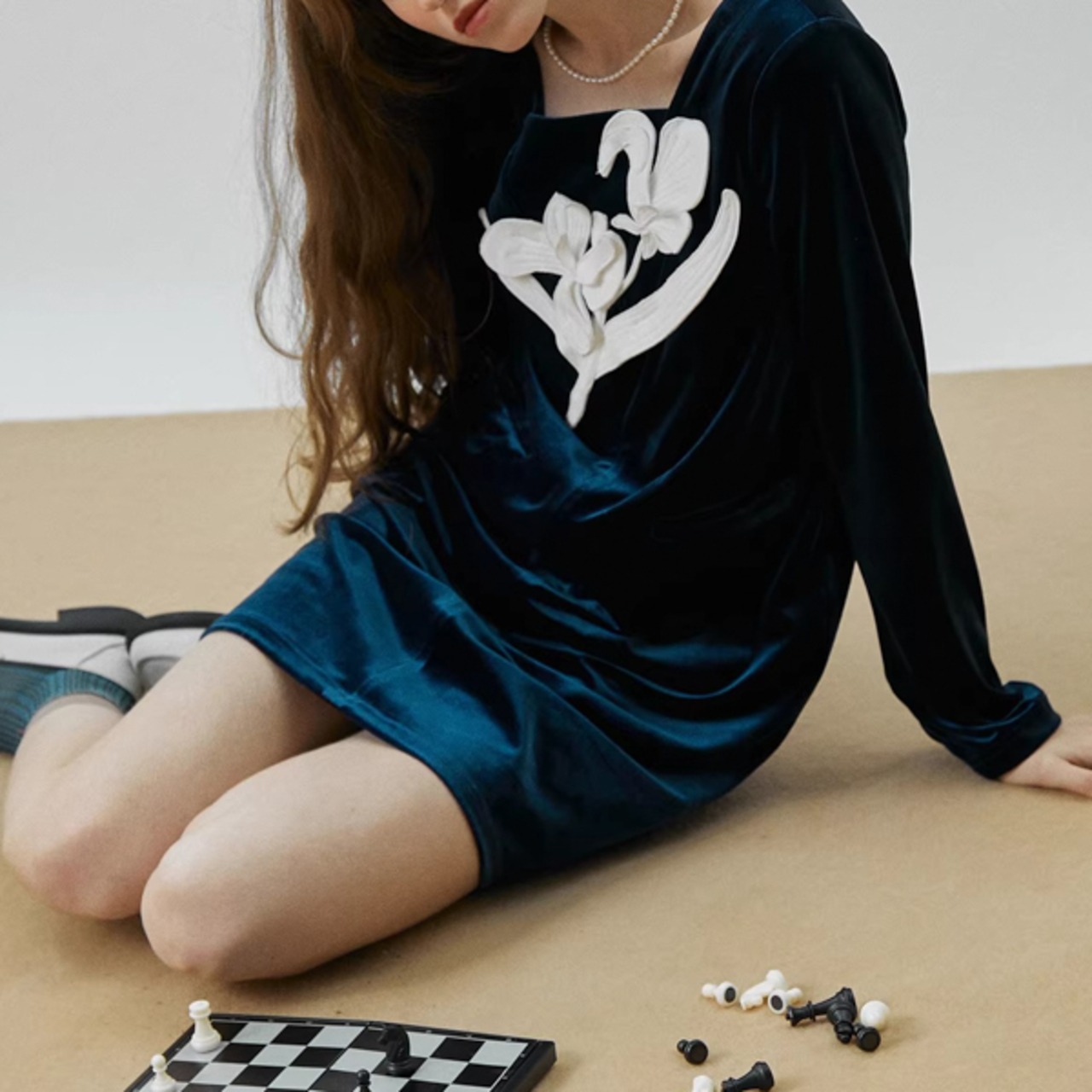 青光に咲く白花の印象：スクエアネックワンピース《XU0276》