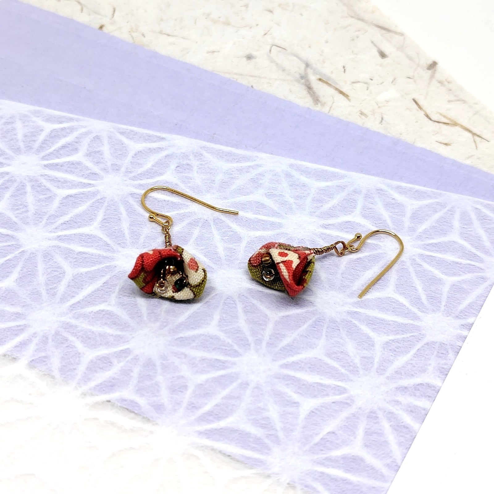 花笑み 潤朱（うるみしゅ） * つまみ細工 小枝 ピアス・イヤリング