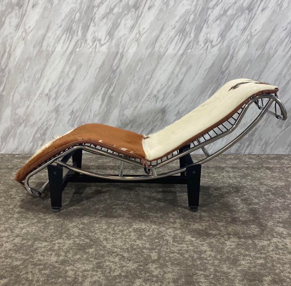 展示美品 IDC大塚家具 LC4 ハラコ シェーズロング コルビジェ 毛皮 LC2