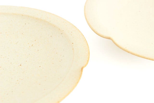 小皿 ベージュ 陶器 きほんの道具 あべ | うつわと暮らし｜M's