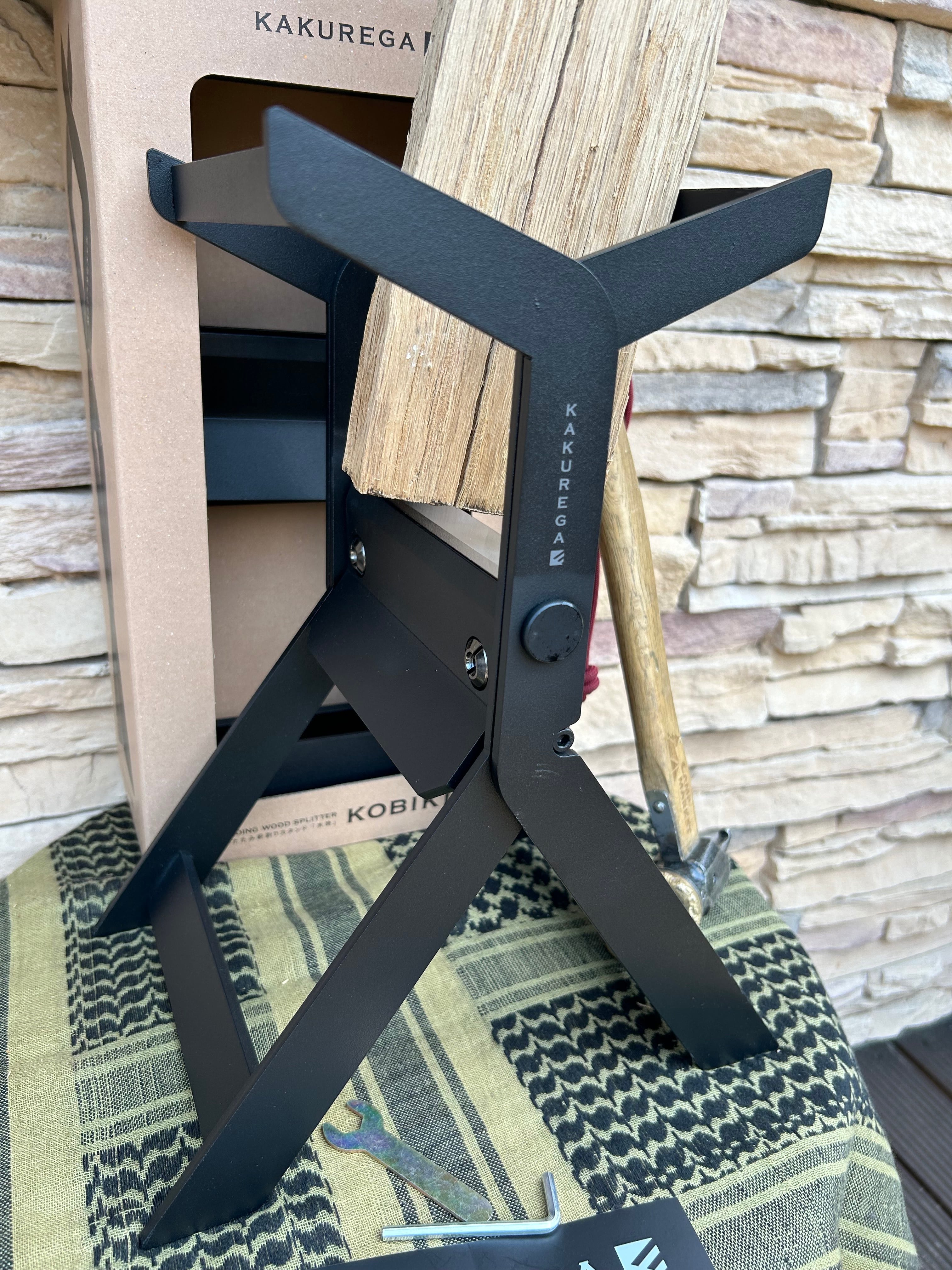 【KAKUREGA】 折りたたみ薪割りスタンド KOBIKI (木挽)