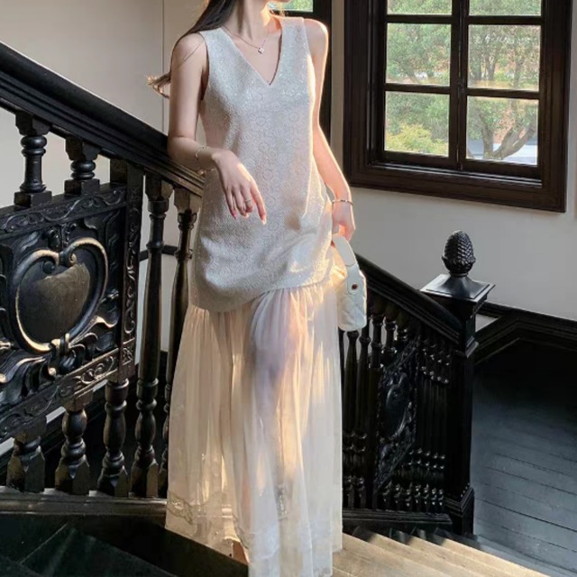 V-neck vest dress　250923